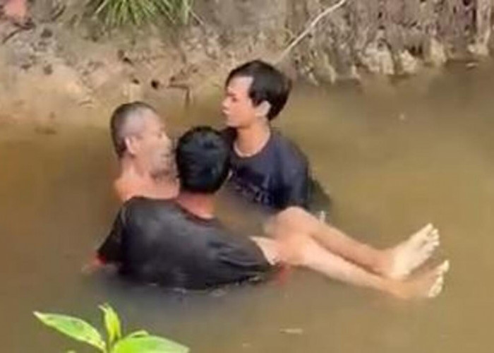 Lansia Ditemukan Mengambang di Gorong-gorong 