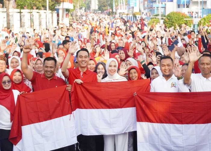 Bupati OKI Bagikan 3.000 Bendera Merah Putih, Ajak Warga Semarakkan HUT Ke-81 RI