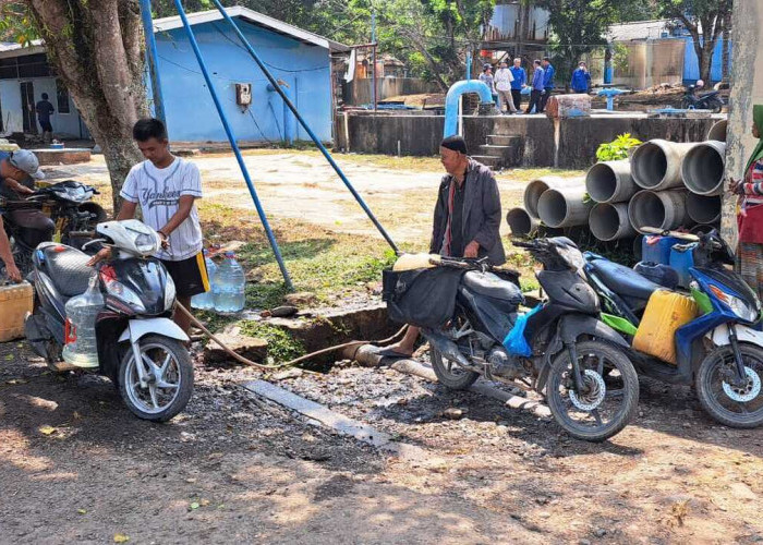 Sumur Mengering, Warga Prabumulih Rela Antre Air Bersih Gratis di Perumda Tirta Prabujaya