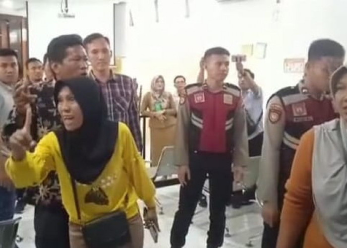 Sidang Putusan Guru Sularno Kisruh di PN Lubuklinggau, Keluarga Korban Meradang Tak Terima Putusan Hakim...