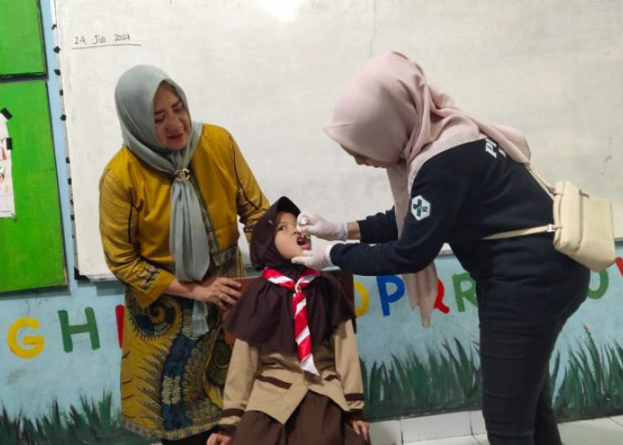Ratusan Siswa SD di OKU Divaksin Polio