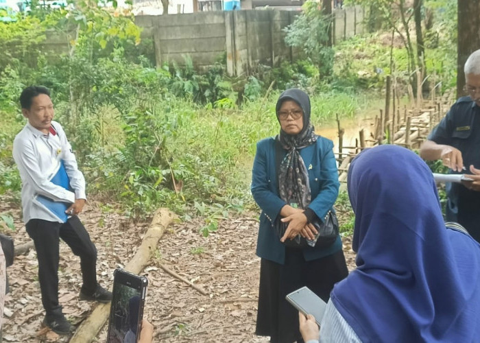 Warga Saksikan Hakim PN Palembang Sidang Lapangan Perlawanan Eksekusi Sengketa Lahan di Talang Kelapa 