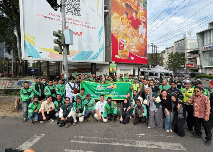 Solidaritas Mitra Grab Palembang Warnai Ramadan Lewat Aksi Berbagi Ratusan Takjil