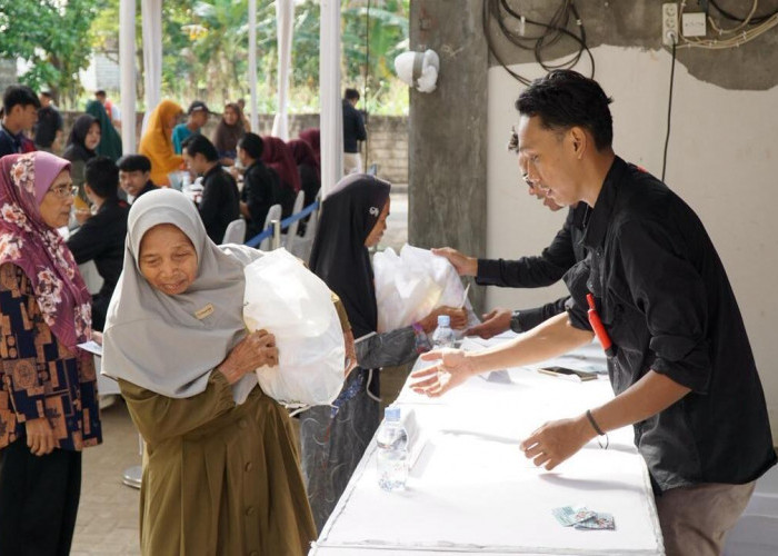 Diawali dari Tuban, Pertamina Bantu Masyarakat Prasejahtera Penuhi Kebutuhan Pokok melalui Pasar Murah