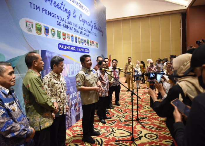 Herman Deru Intrusksikan Kepala Daerah Pantau Stok Pangan di Pasar Jelang Idul Fitri