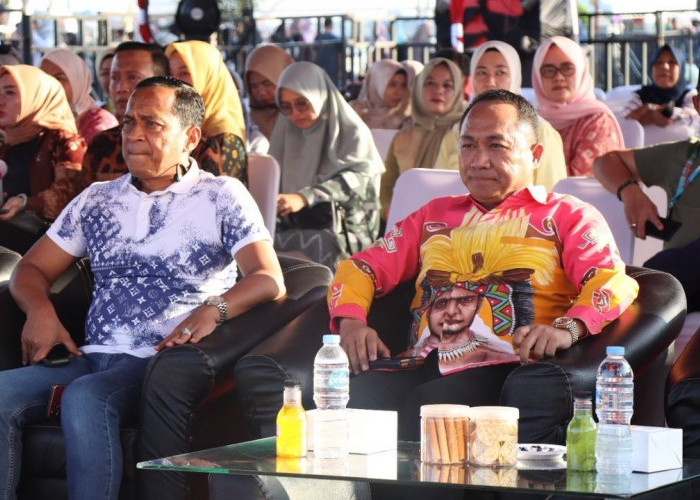 Kemenkum Sumsel Serahkan Sertifikat Hak Cipta Dua Motif Batik Milik LPP Palembang