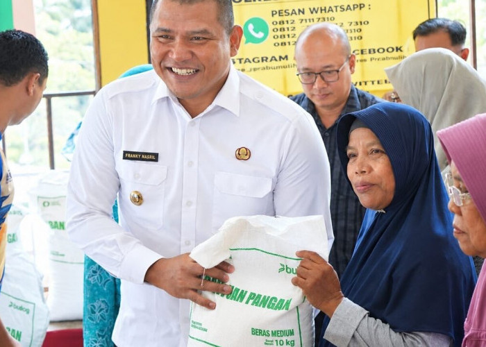 Warga Muara Dua Terima Bantuan CPP, Wawako: Pemkot Terus Berkomitmen Mendukung Program Pemerintah
