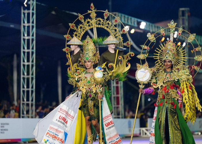 Artwear Berbahan Kantong Pupuk Pusri Tampil di Jember Fashion Carnaval 2024