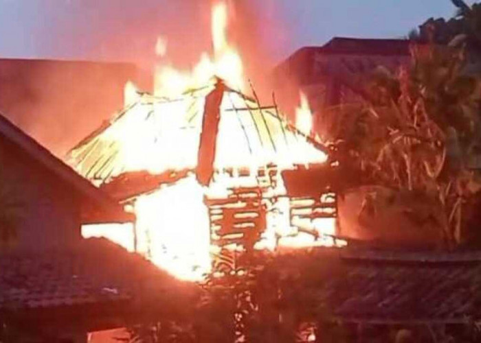 Satu Rumah Semi Permanen di Sungai Medang Prabumulih Hangus Terbakar, Diduga Karena Kebocoran Kompor Gas