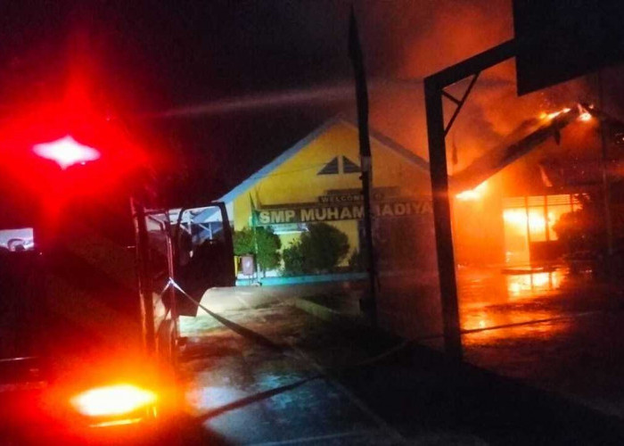 Rumah Penjaga Sekolah dan Ruang Guru SMP Muhammadiyah 1 Prabumulih Terbakar