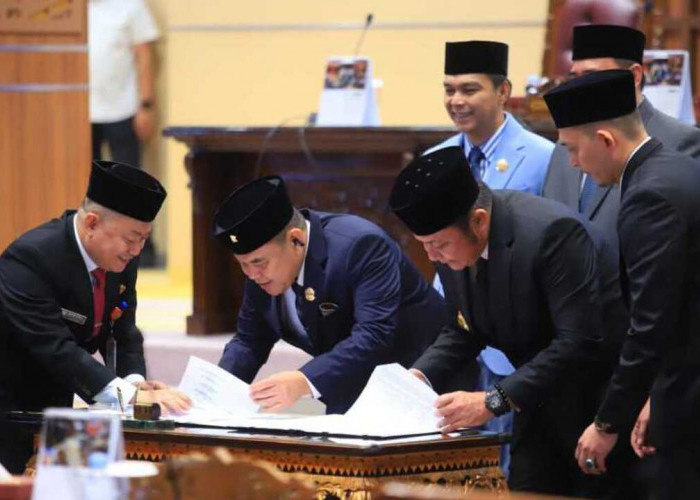 Gubernur Herman Deru dan Ketua DPRD Sumsel Teken Nota Kesepakatan KUA-PPAS APBD 2026