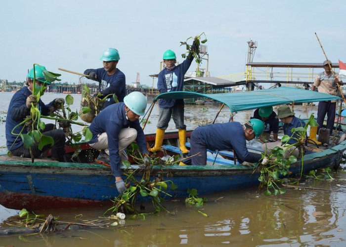 Pusri Gelar Aksi Bersih Sungai & Dermaga dalam Rangka World Cleanup Day 2025