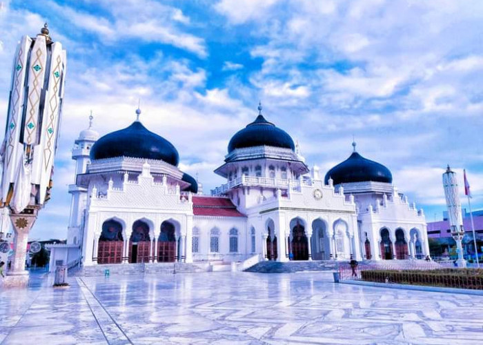 Menyelusuri Sejarah Masjid Raya Baiturrahman: Dari Ikon Religi Hingga Perlawanan Heroik Terhadap Penjajah