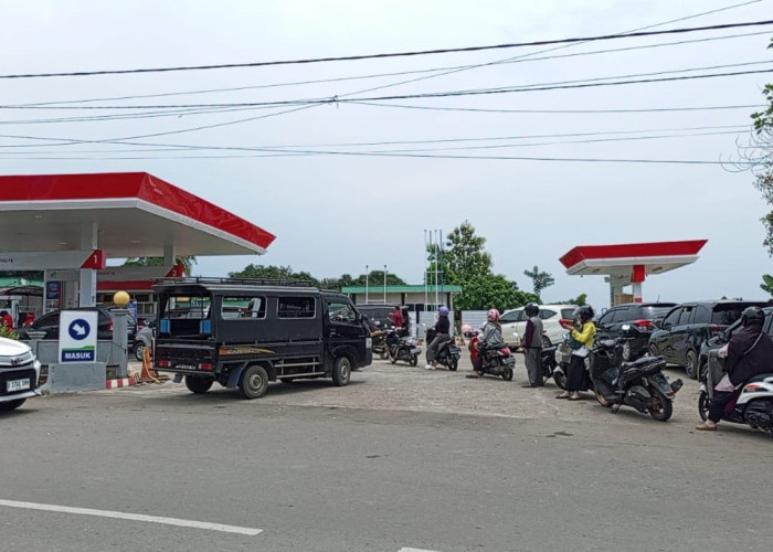 Stok Pertamax di OKU Kosong, Warga Terpaksa Antre Beli Pertalite di SPBU