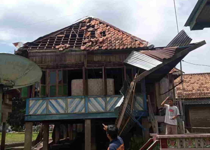 4 Rumah Rusak Berat Dihantam Puting Beliung di Kabupaten Musi Banyuasin, Ini Kata Pathi Riduan...