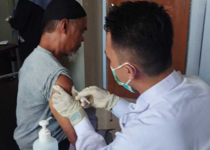 Dinas Kesehatan OKU Beri Suntikan Vaksin Untuk JCH