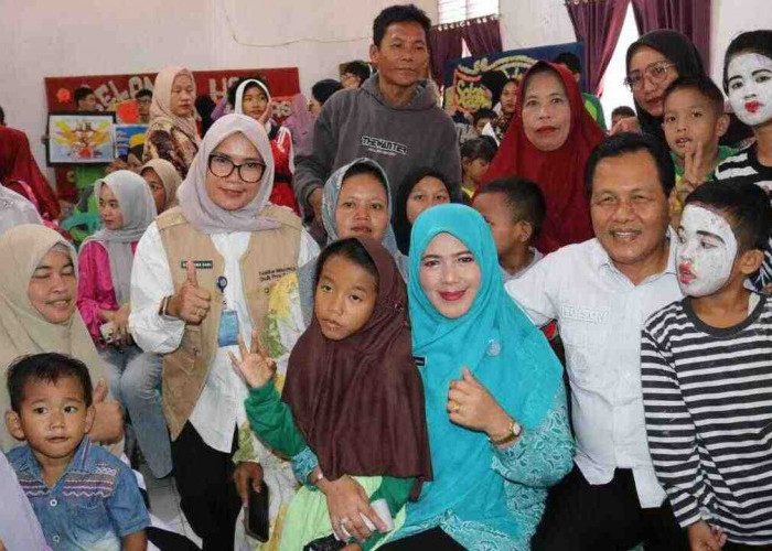 Dukung Kreativitas Siswa SLB Lewat Pelatihan Papan Bunga