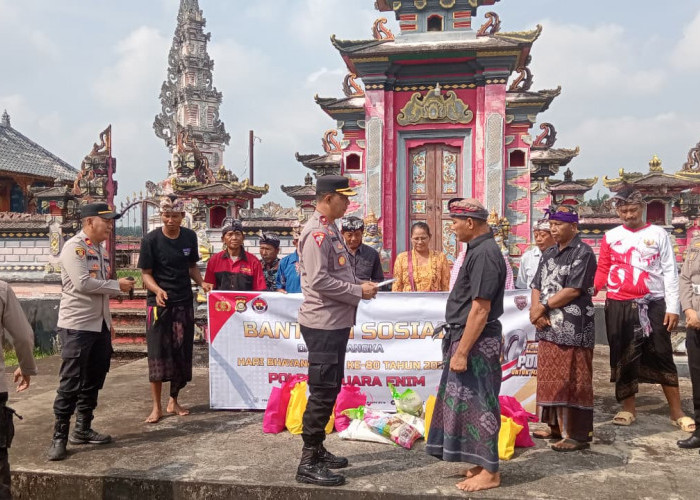 Bansos dan Baksos di Pura Bali Agung Air Talas