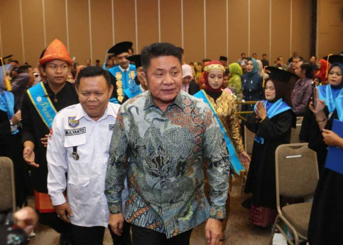 Hadiri Wisuda USS, Gubernur Herman Deru: Wisuda Bukan Akhir, Melainkan Awal Perjuangan