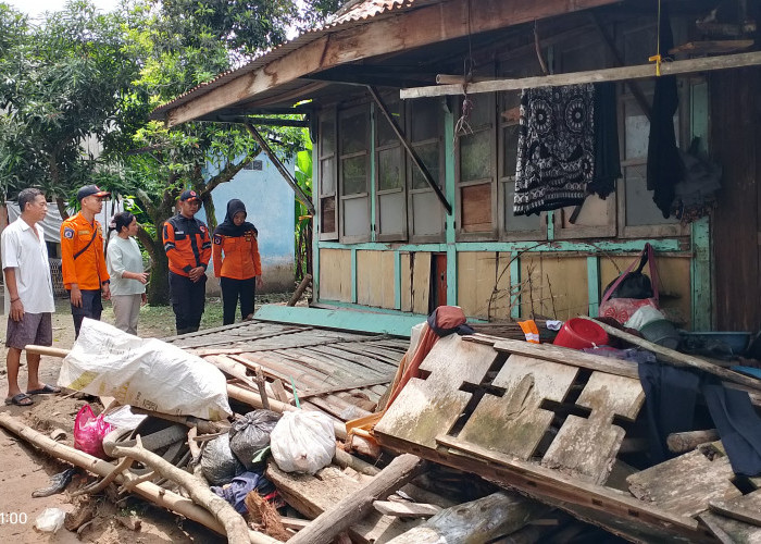 Rumah Panggung di Ogan Ilir Roboh Diterjang Angin Kencang, Janda Tiga Anak Butuh Bantuan
