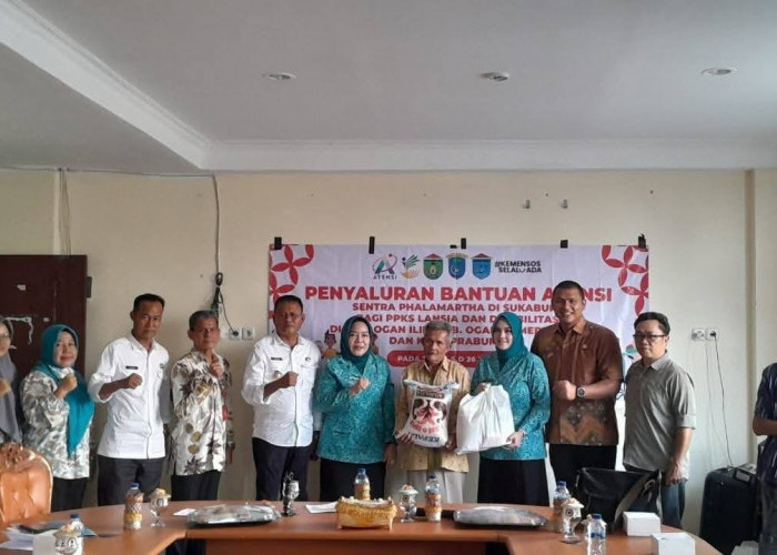 Wujud Nyata Kepedulian Sosial Pemerintah, Dinsos Prabumulih Salurkan Bantuan Atensi untuk Lansia dan Disabilit
