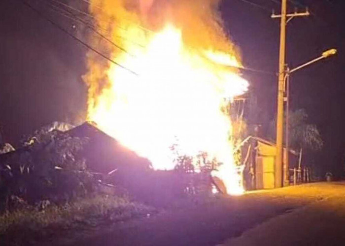 Rumah Pencari Rongsokan di Martapura Ludes Terbakar