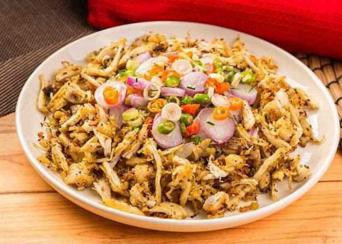 Ayam Suwir Sambal Matah: Perpaduan Pedas Segar yang Menggugah Selera