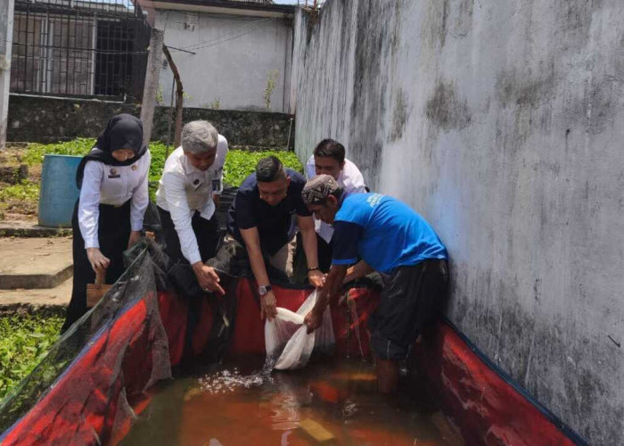 Bupati OKU Tinjau Normalisasi Siring, Sembari Dengarkan Keluh Kesah Warga RT 14 Bakung