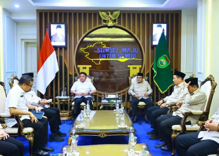 Gubernur Herman Deru Dorong Peningkatan Layanan Haji dan Umrah di Tahun Pertama Kementerian Baru.