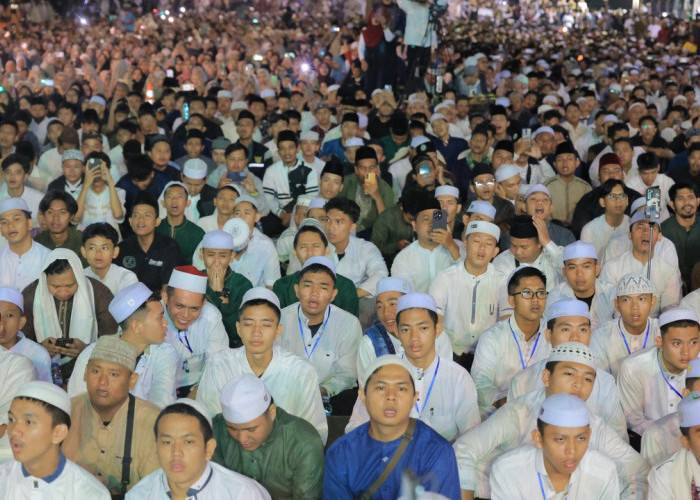 Palembang Bersholawat, Ribuan Umat Muslim Padati Kawasan Jakabaring.