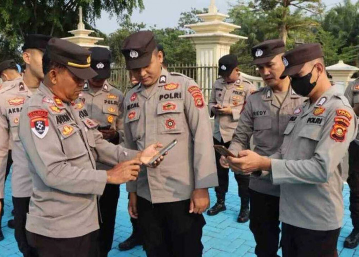 Cegah Judol, Wakapolres OKU Periksa HP Personel Usai Apel Pagi