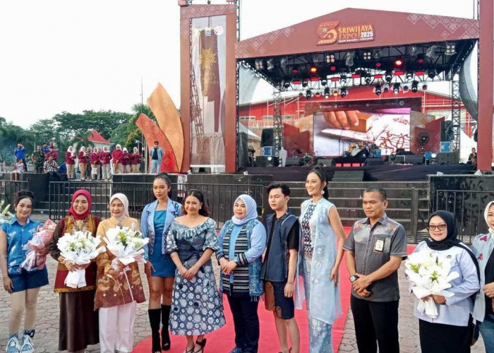 Warga Binaan Lapas Perempuan Palembang Tampil Memukau di Fashion Show Sriwijaya Expo 2025