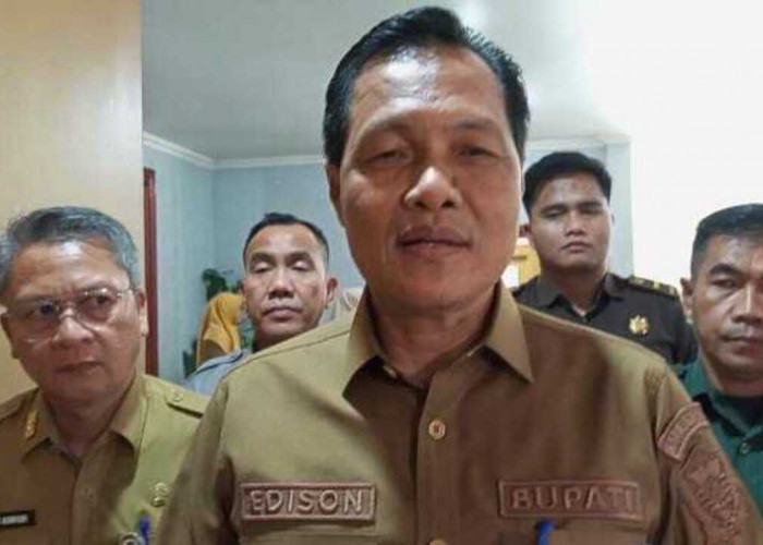 Bupati Edison Evaluasi Pejabat Untuk Rotasi