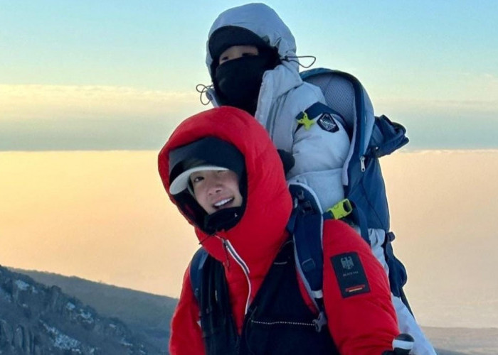 Lee Si Young Ajak Anak Mendaki Gunung Salju, Aksinya Picu Kontroversi