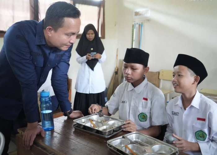 Iqbal Pastikan Program Makan Bergizi Gratis Berjalan Lancar