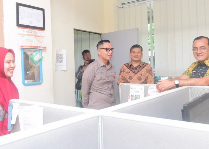 Sekda Sumsel Edward Candra Tinjau Pelayanan Samsat UPTB I Palembang, Pastikan Tetap Optimal di Tengah WFH