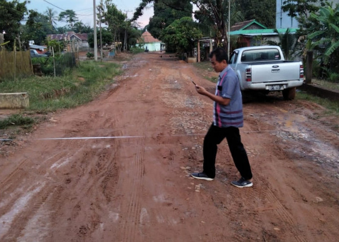  Komitmen, Dinas PUPR Muba Berupaya Terus Melakukan Perbaikan Jalan di Muba