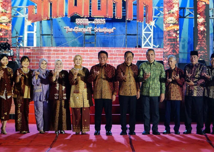 Festival Sriwijaya ke-33 Resmi Dibuka, Gubernur Sumsel Herman Deru Terima Penghargaan KEN 2024 dari Kemenparek