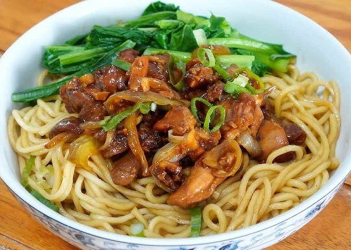 Mie Ayam Semakin Populer di Indonesia: Dari Gerobak Pinggir Jalan hingga Kuliner Favorit Nasional