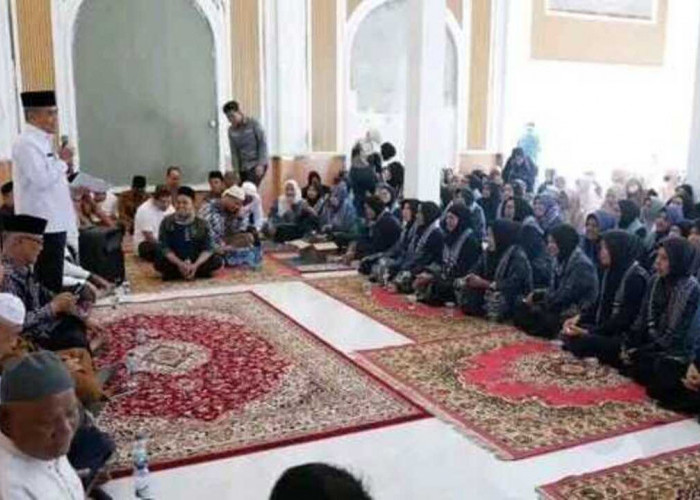 Wabup Ardani Minta Jamaah Jaga Kekompakan dan Ikuti Arahan Pembimbing Saat Umrah