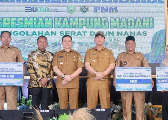 Pj Gubernur Elen Setiadi  Resmikan Kampung Madani Serat Nanas Desa Bunut Kabupaten Muara Enim