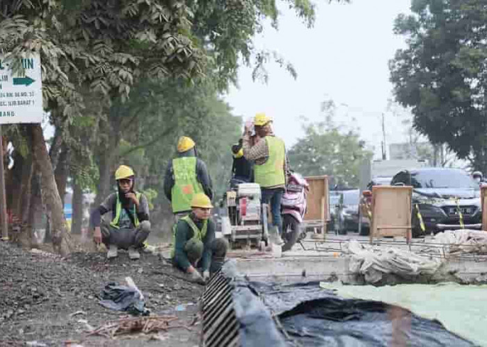 Respon Keluhan Masyarakat Terkait Kemacetan, Gubernur Herman Deru Sidak Pembangunan Jalan Alamsyah