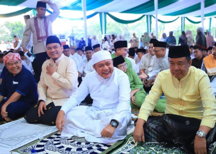 Gubernur Herman Deru Ajak Perkuat Keikhlasan dan Kepedulian Sosial saat Salat Idul Adha 1447 H di Griya Agung