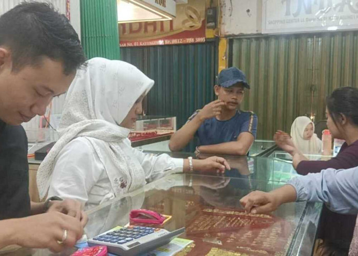 Harga Emas di Toko Purnama Kayuagung Bertahan di Angka Rp13,8 Juta Persuku