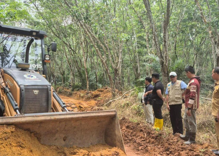 Sampoerna Agro Bantu Perbaikan Jalan Bukti, Sinergi Swasta dan Pemda