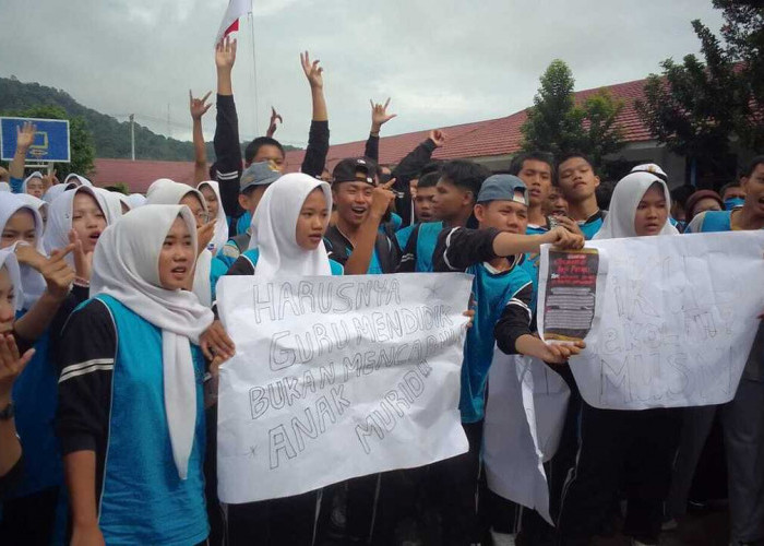 Ratusan Pelajar SMKN 1 Lubuklinggau Demo : Tuntut Penindakan terhadap Oknum Guru Olahraga Diduga Cabul
