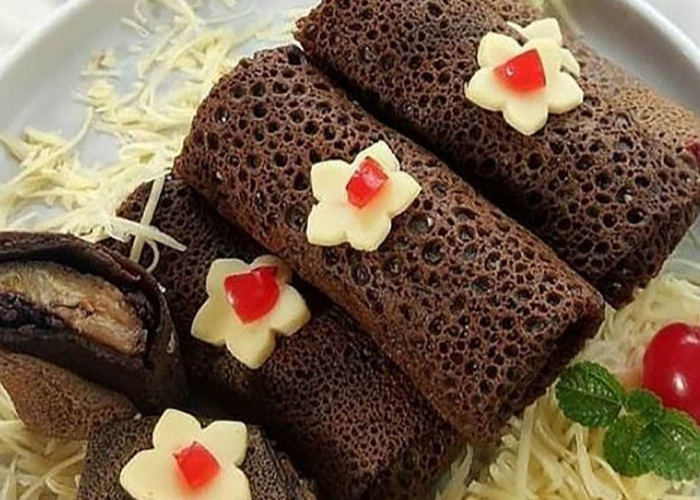 Kue Dadar Gulung Coklat Pisang Keju, Inovasi Jajanan Tradisional yang Kian Digemari
