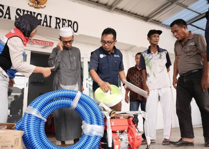 Garda Terdepan Mitigasi Bencana, Kilang Plaju Serahkan Bantuan Alat Pemadam Karhutla ke Desa Sungai Rebo