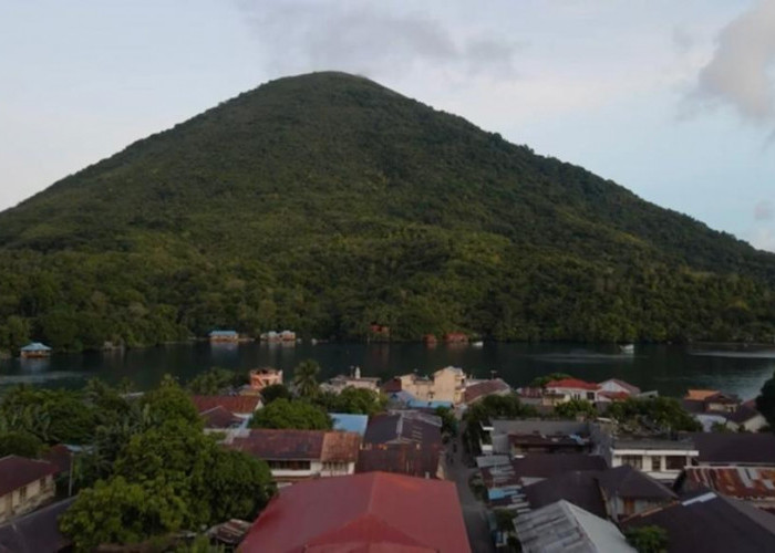 Ternyata Gunung Api Banda Maluku Tengah Hanya Setinggi 656 MDPL