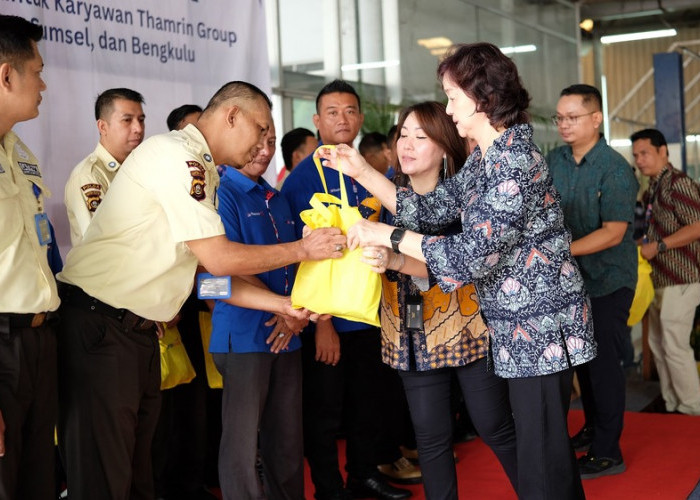 Pembagian Sembako Menyebar di Tiga Titik di Sumsel dan Bengkulu : Thamrin Group Peduli Kesejahteraan Karyawan 